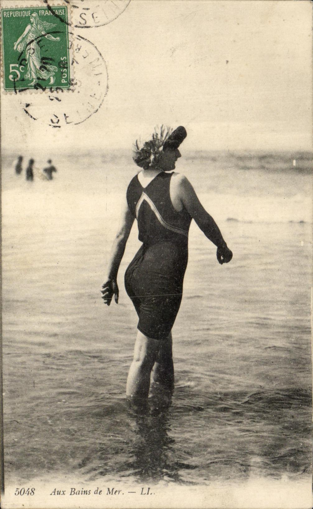 CPA Aux Bains de Mer Maillot de bain Femme
