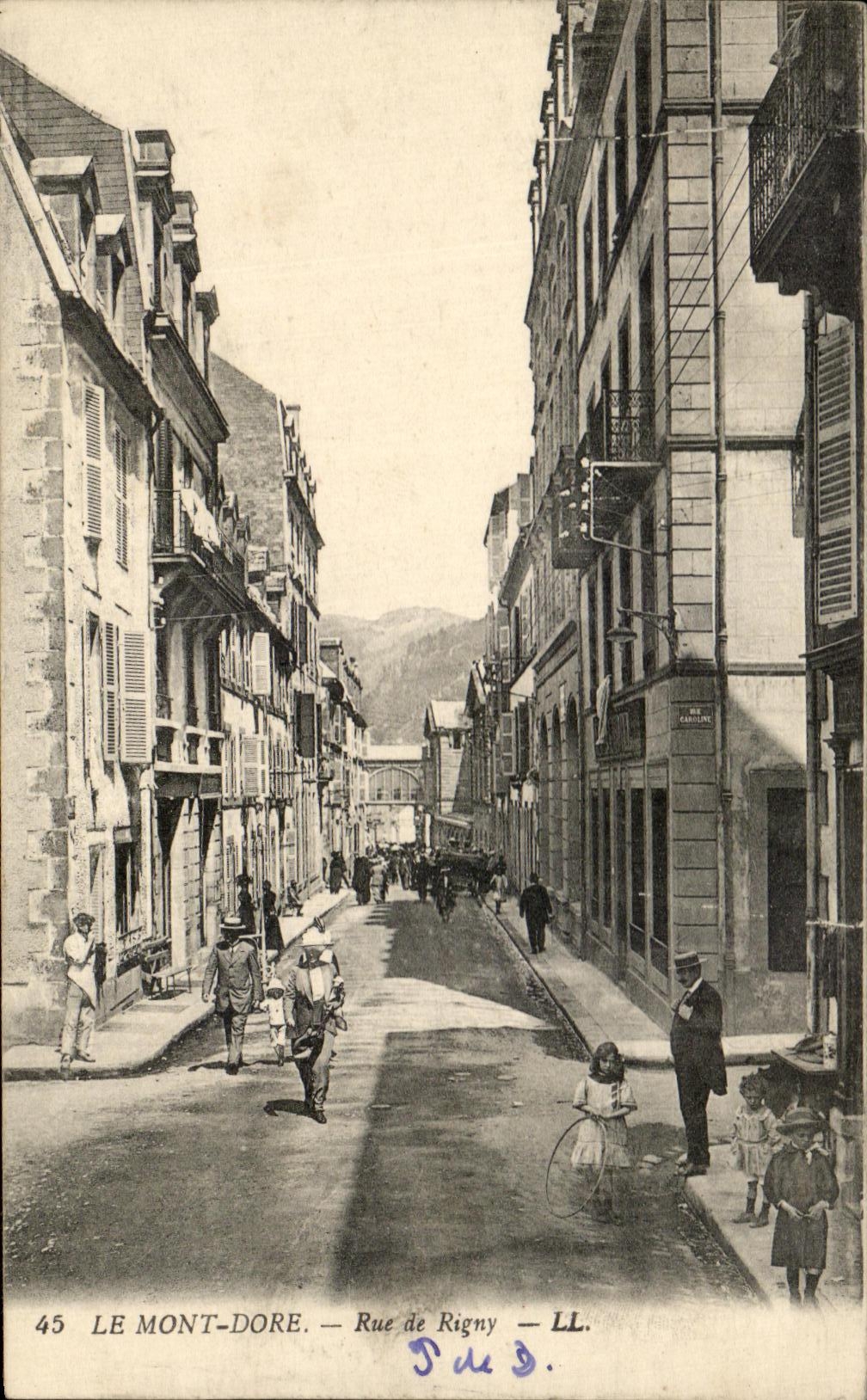 CPA Le Mont Dore Rue de Rigny Enfants