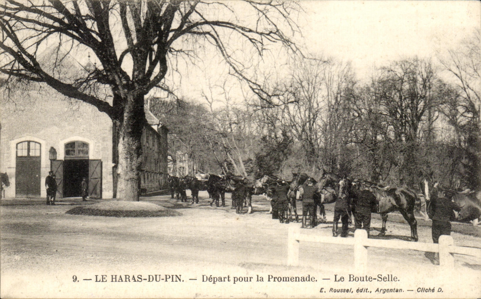 CPA Le Haras Du Pin Depart Pour La Promenade Le Boute Selle Cheval Horse