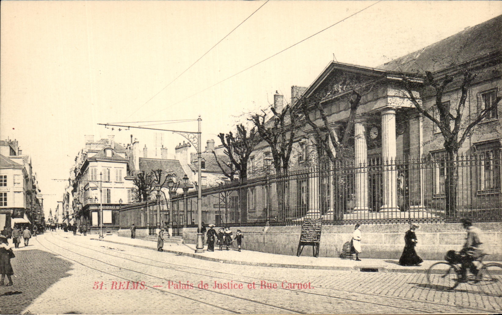 CPA Reims Palais de Justice et Rue Carnot 