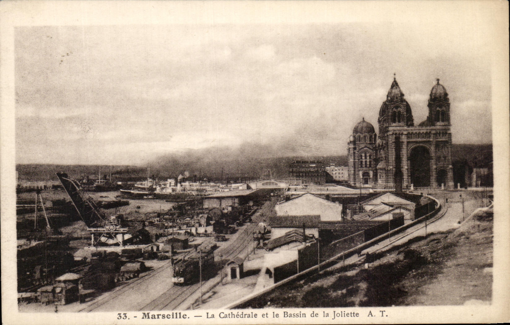CPA Marseille La Cathedrale et le Bassin de la Joliette