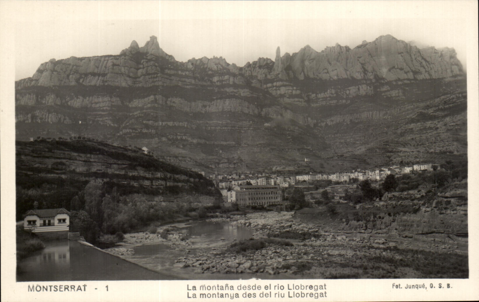 Montserrat — La montaña desde el río Llobregat — Fot. Junqué, Q. S. B.