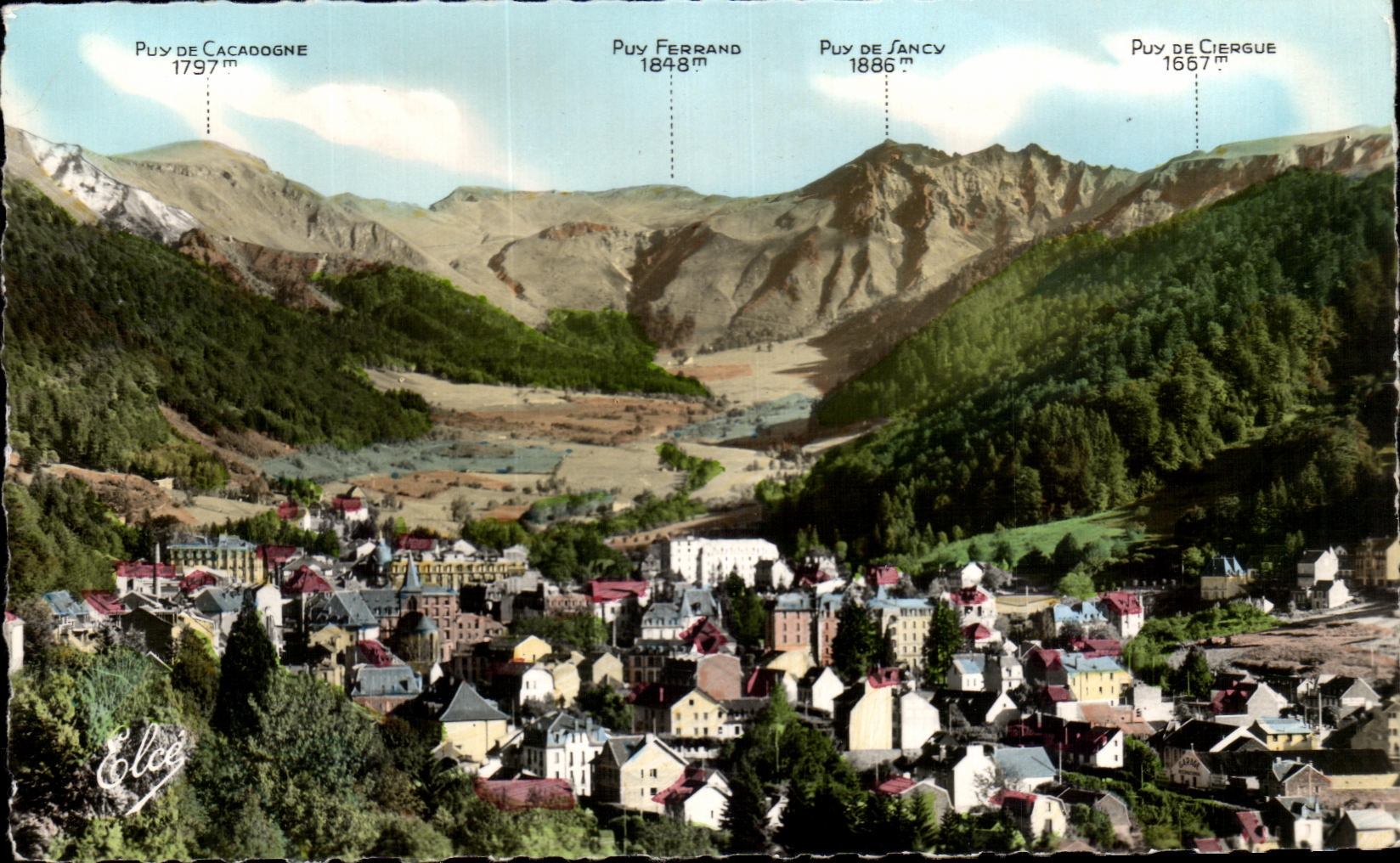 CPA Le Mont Dore Vue Generale et la Chaine du Sancy