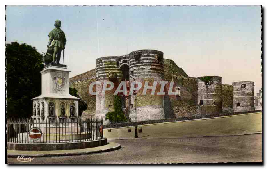 CPA Angers Statue du Roi Rene et le Chateau
