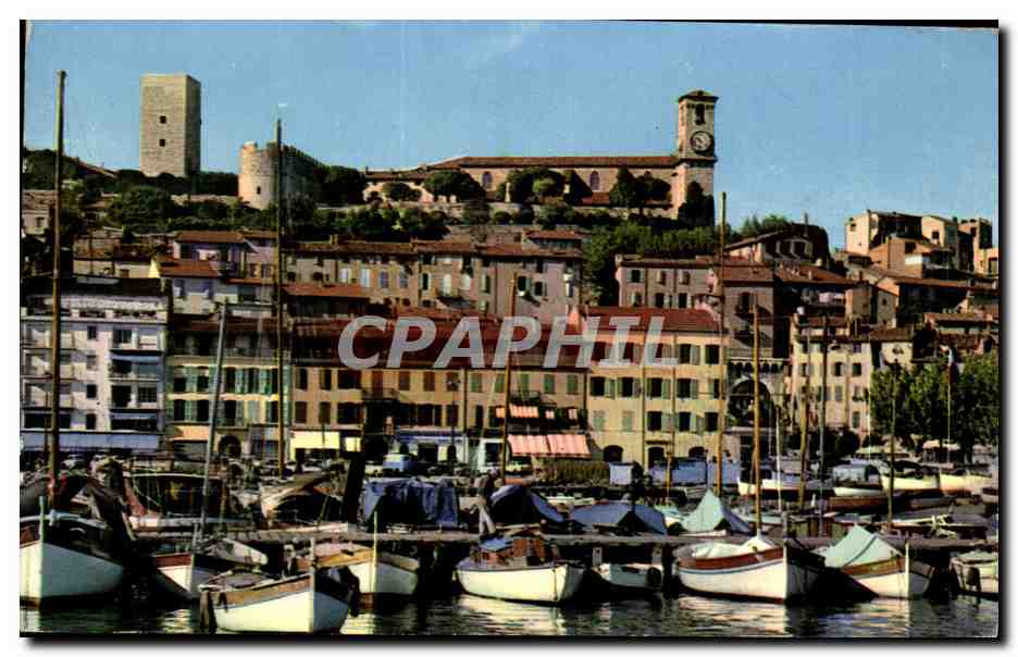 CPSM Cannes Un coin du port le quai St pierre et le Suquet