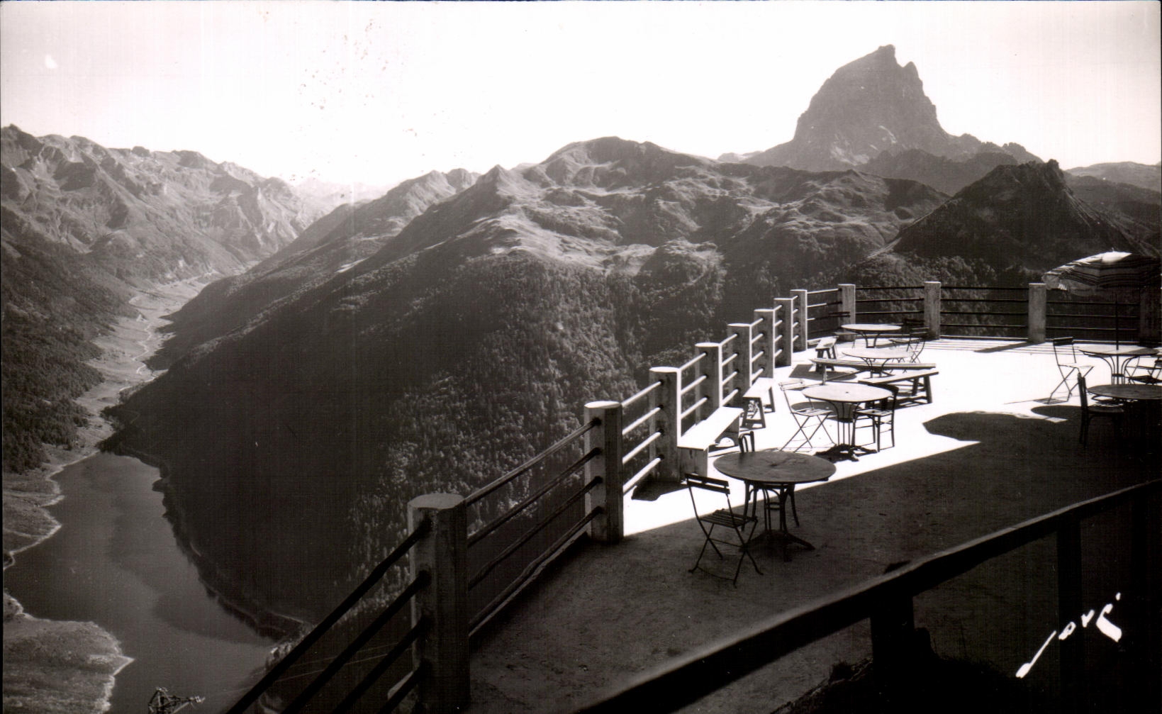 Vallée d'Ossau — Terrasse du restaurant téléphérique — Éditions Jové, Pau