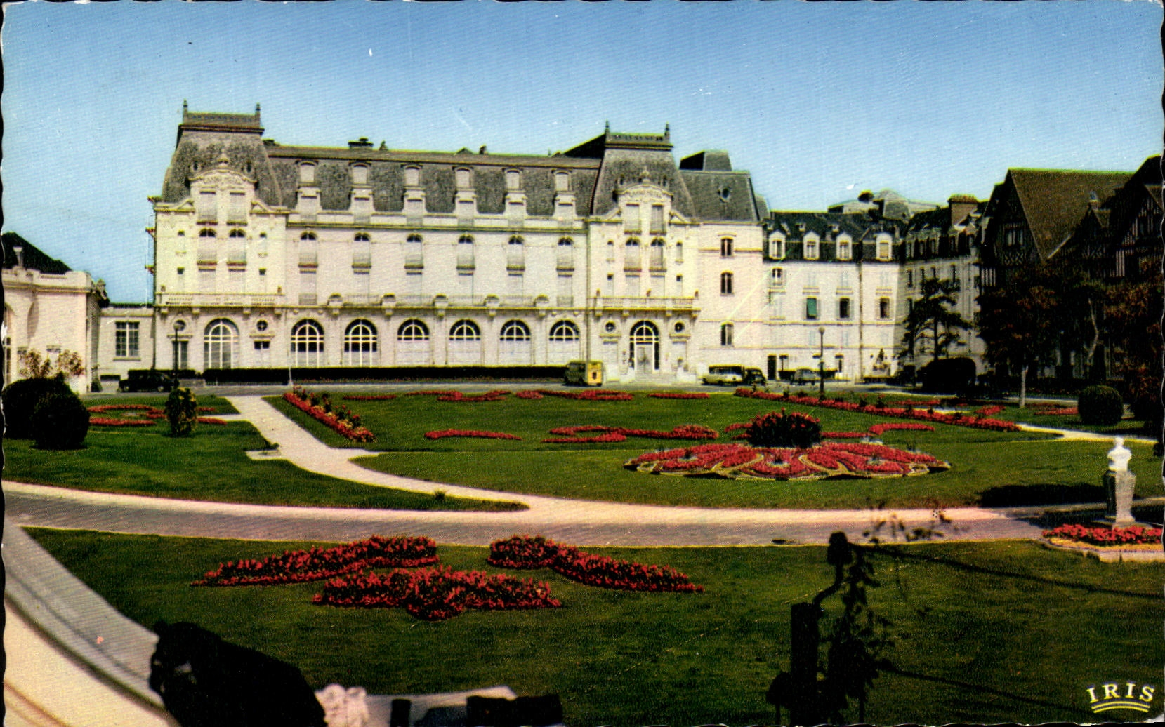 Cabourg — Le Jardin et le Grand Hôtel — IRIS