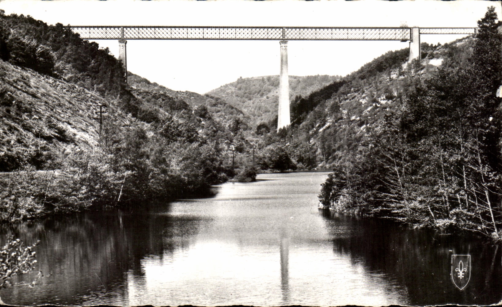 La vallée pittoresque de la Sioule — Le viaduc des Fades — Éditeur du Lys, Clermont-Ferrand, n° 93