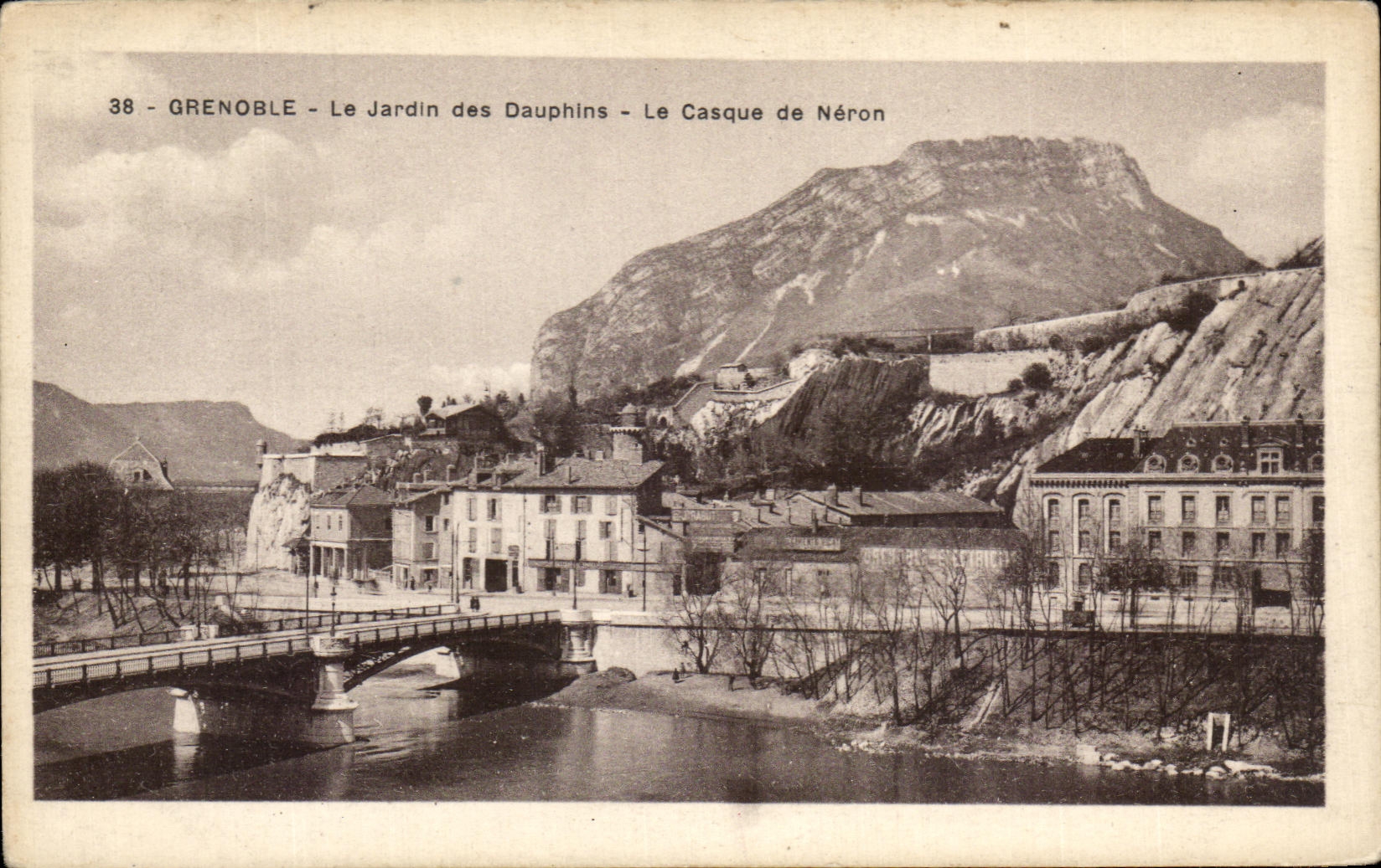 Grenoble - Le Jardin des Dauphins - Le Casque de Néron
