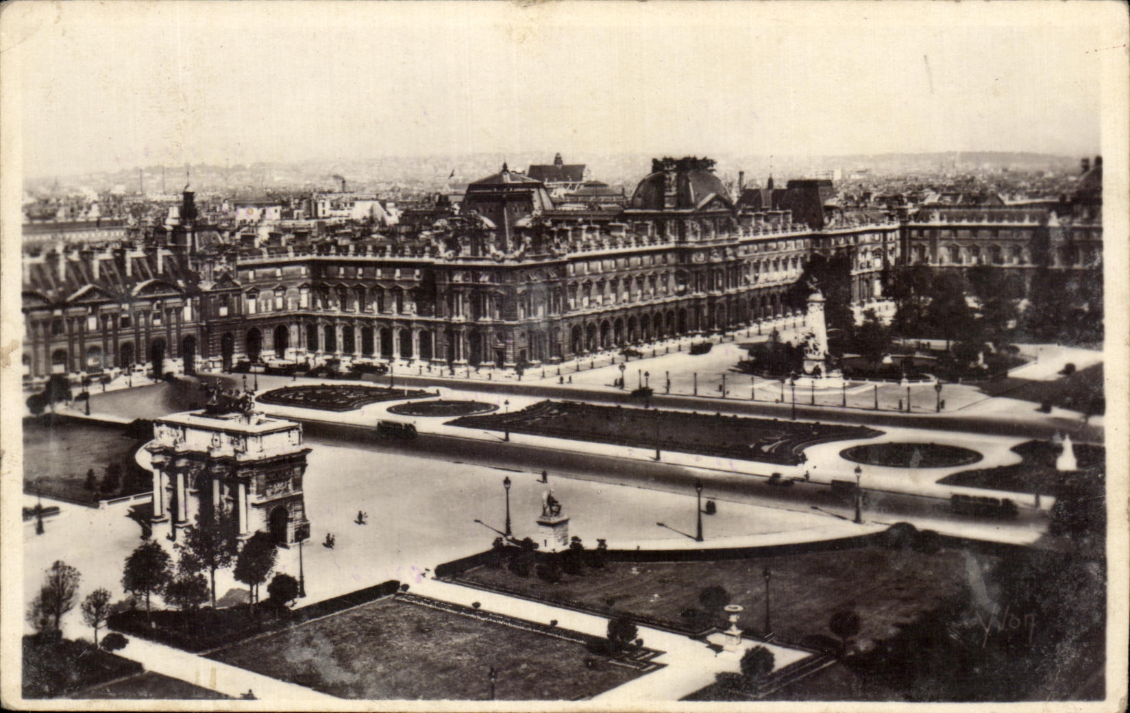 CPA Paris Perspective sur la place du Carrousel