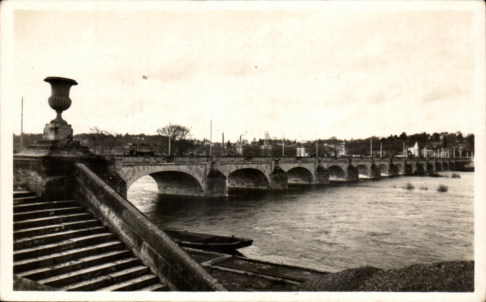 CPA Tours Le Pont Wilson sur la Loire