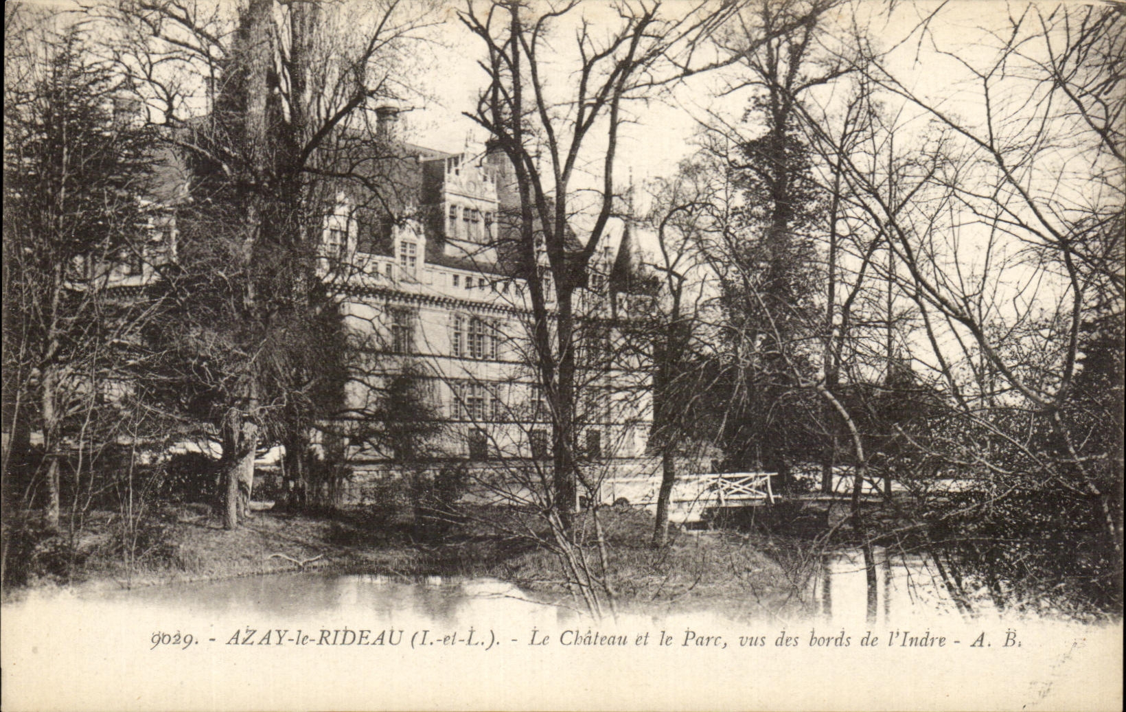 CPA Azay le Rideau Le Chateau et le Parc Vus des Bords de l'Indre