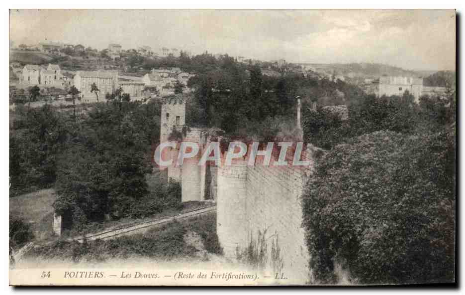 Poitiers — Les Douves — (Reste des Fortifications) — LL.