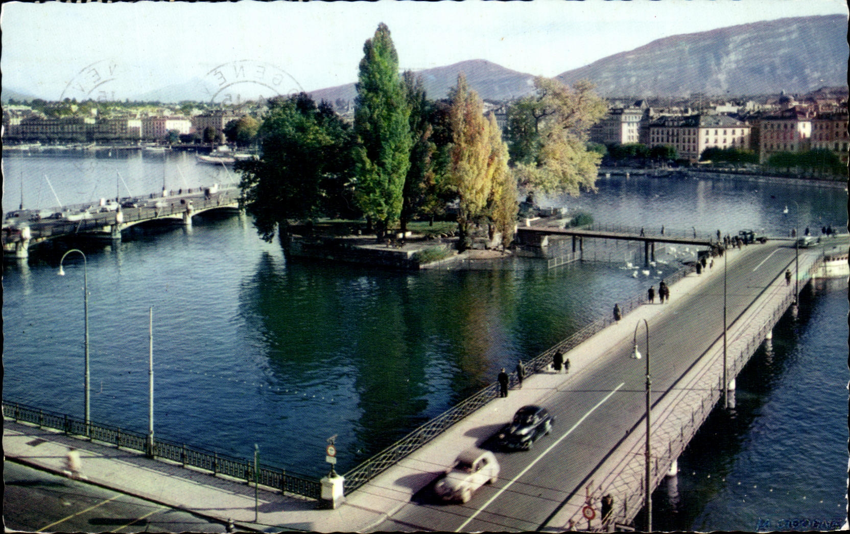 CPA Geneve L'Ile Jean Jacques Rousseau Et Le Pont Des Berques