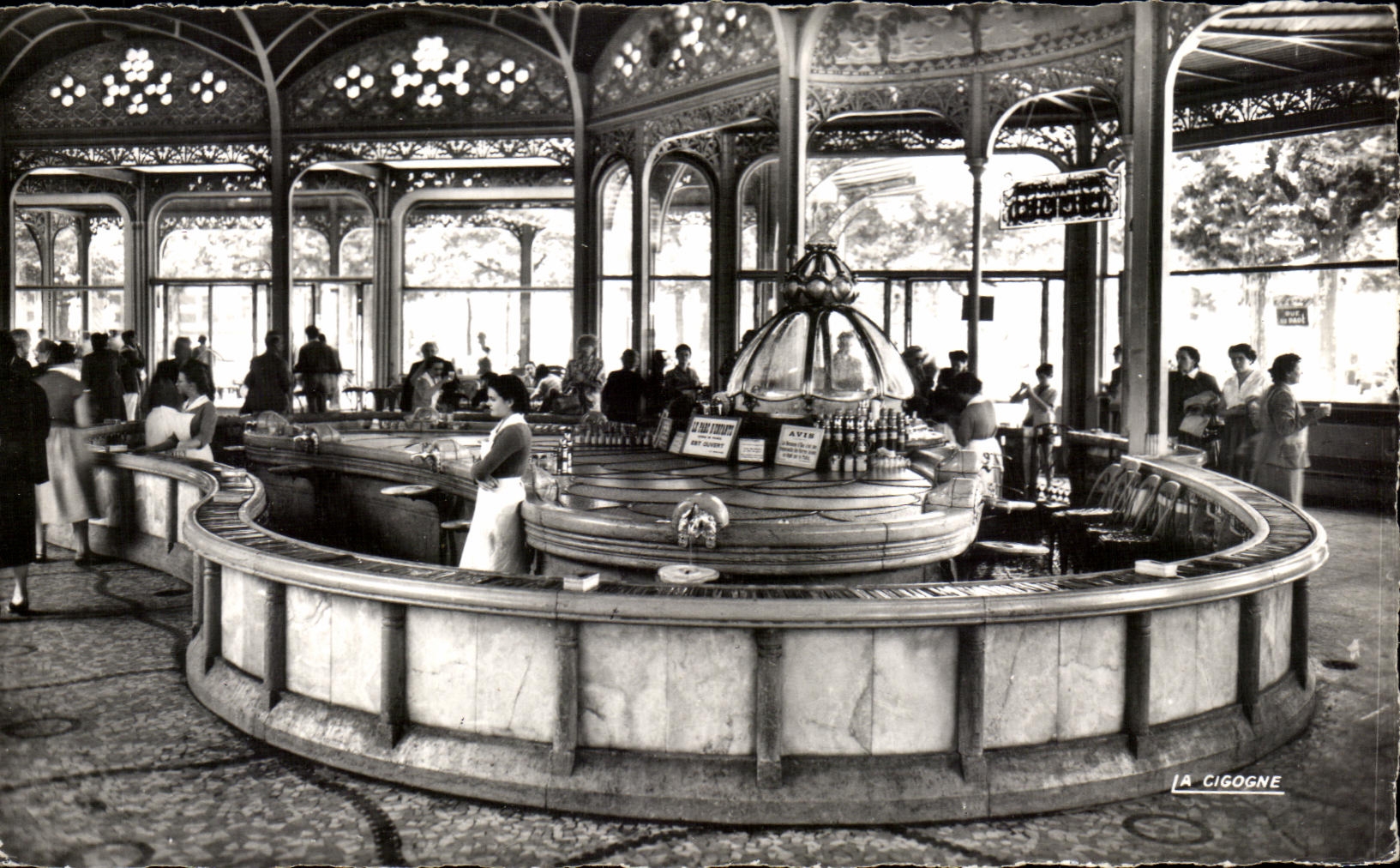 CPA Vichy Reine Des Villes D'eaux Source Chomel