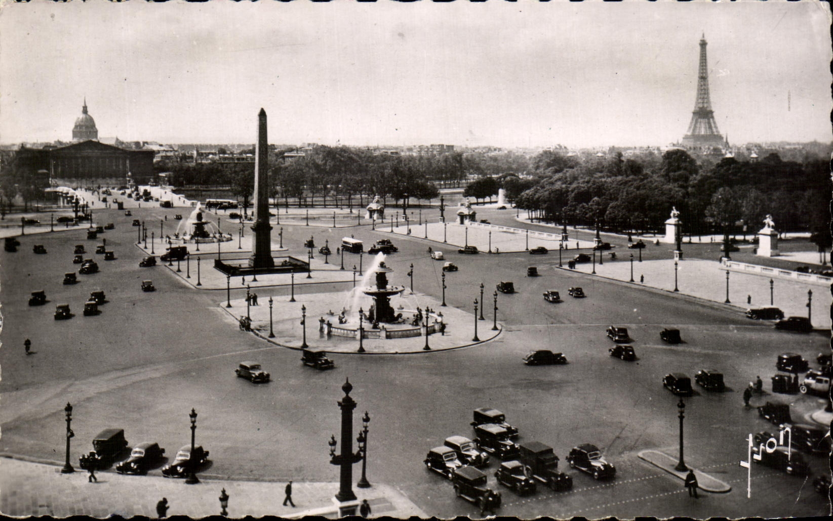CPA Paris En Flanant Place de la Concorde Tour Eiffel