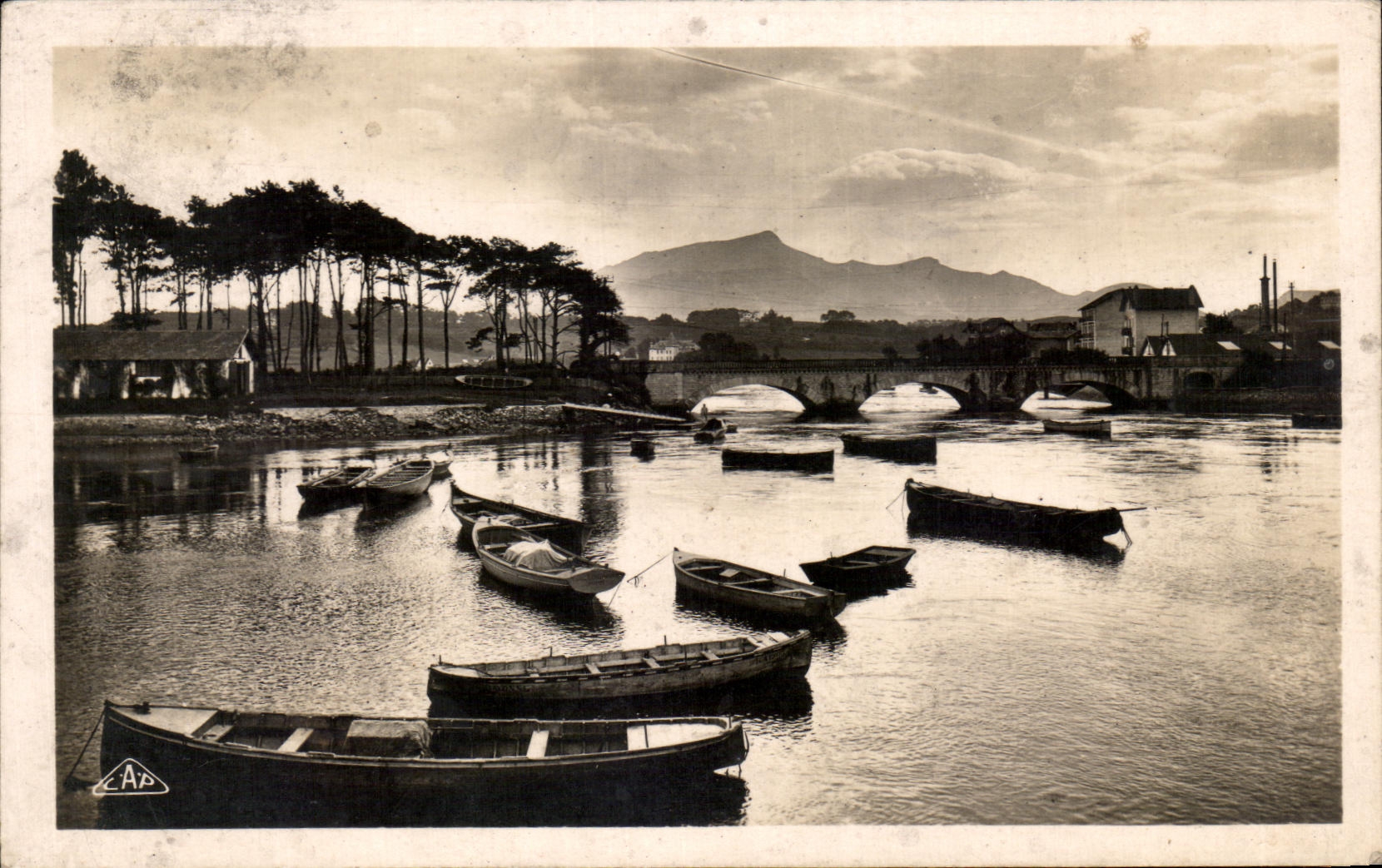 St-Jean-de-Luz — La rivière l'Uxain et la Rhune — éditeur A.P. Strasbourg