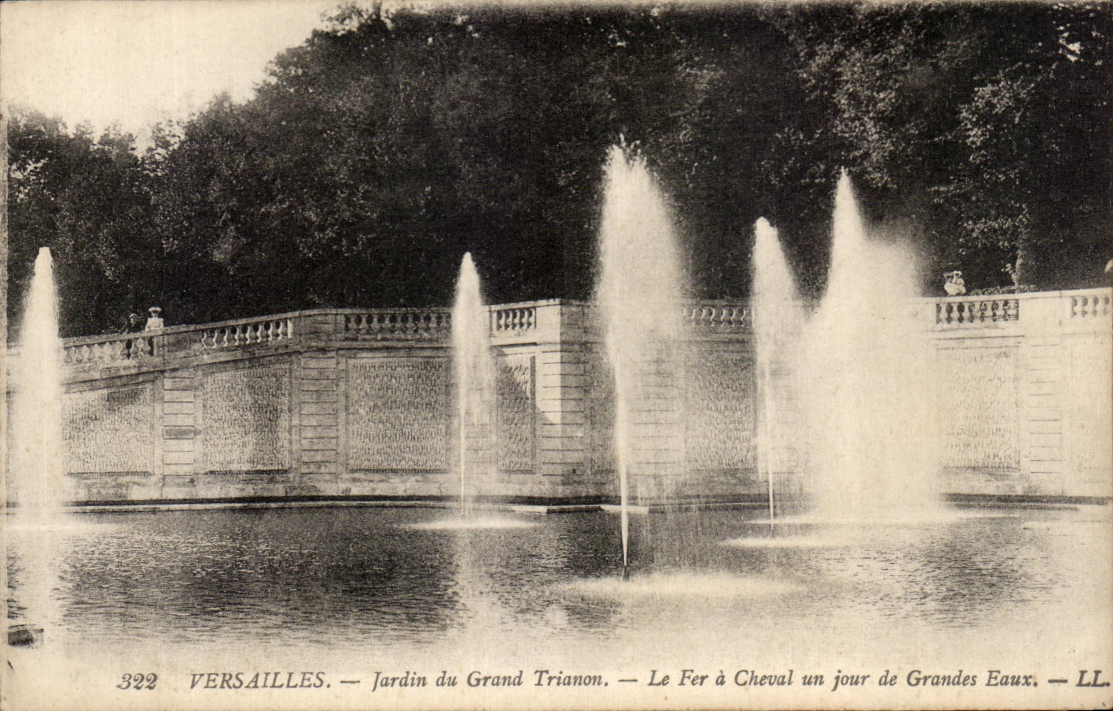Versailles — Jardin du Grand Trianon — Le Fer à Cheval un jour de Grandes Eaux — LL. — n° 322
