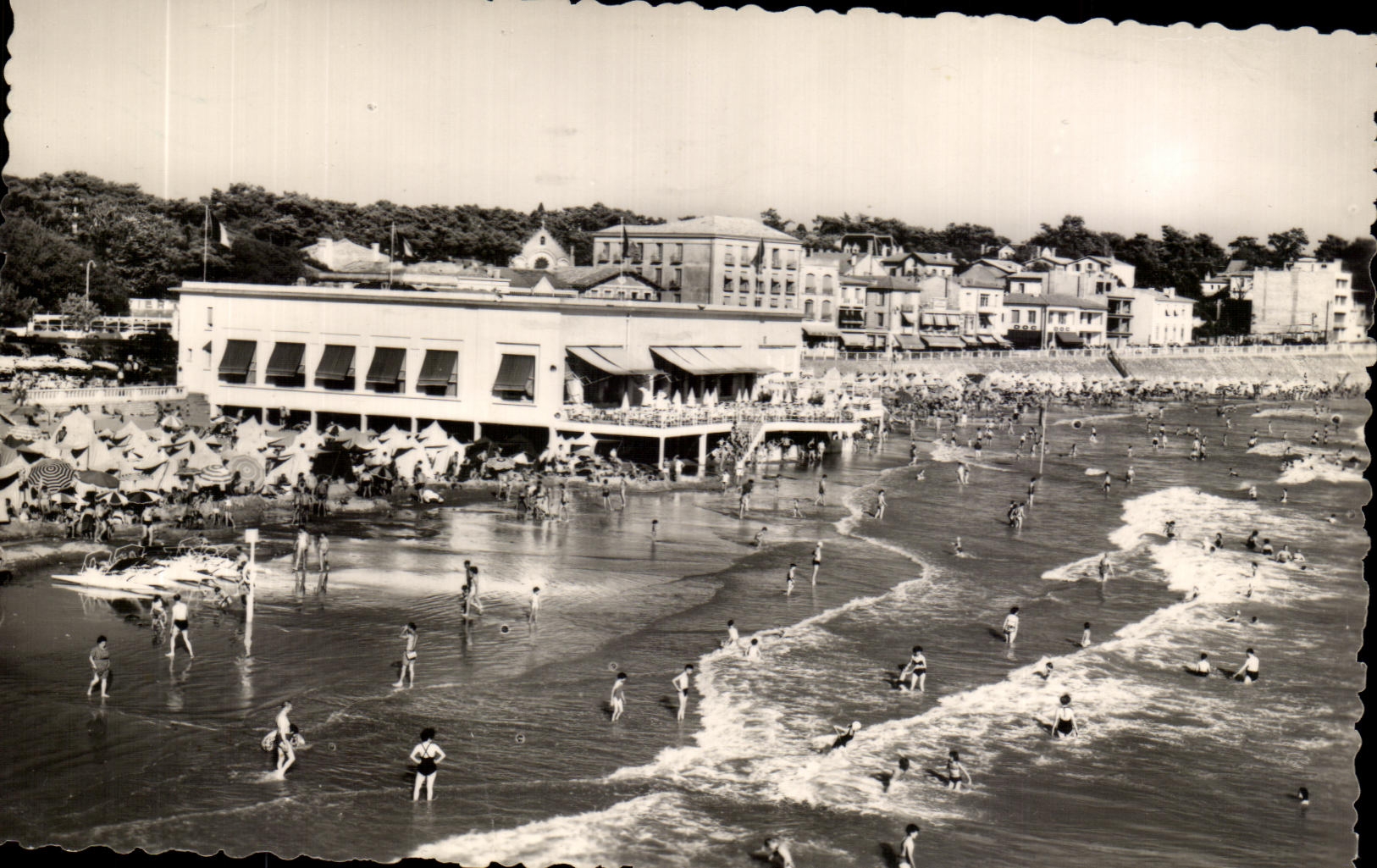 La Plage et le Sporting — Royan — Éditions Van Dyk Rotle