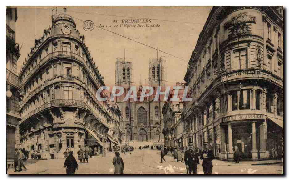 CPA Bruxelles La rue Et L'Eglise Ste Gudule
