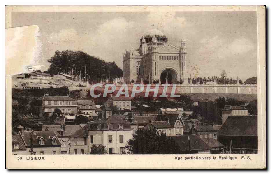 CPA Lisieux Vue partielle vers la Basilique