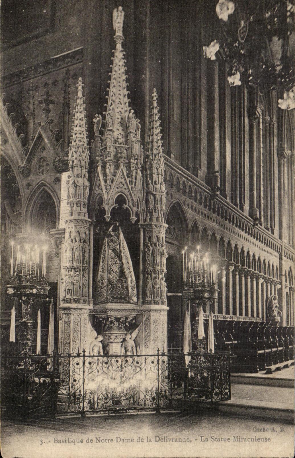 Basilique de Notre Dame de la Délivrande — La Statue Miraculeuse — Cliehê A. E.