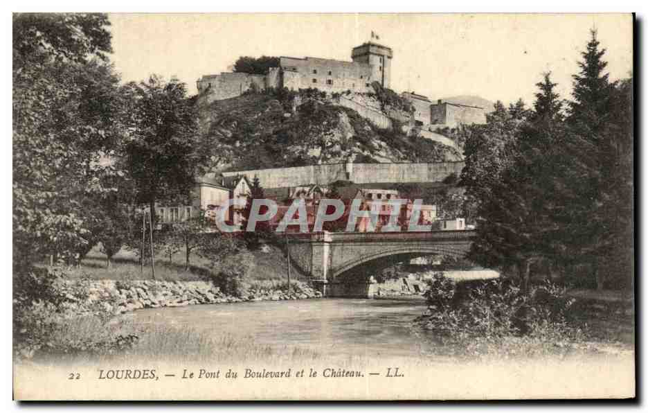 CPA Lourdes Le Pont du Boulevard et le Chateau