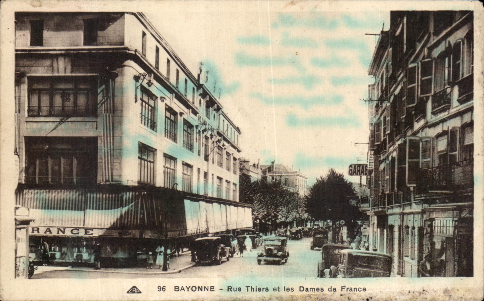 CPA Bayonne Rue Thiers et les Dames de France