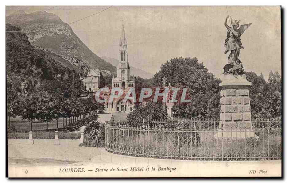 CPA Lourdes Statue de Saint Micbel et la Basilique