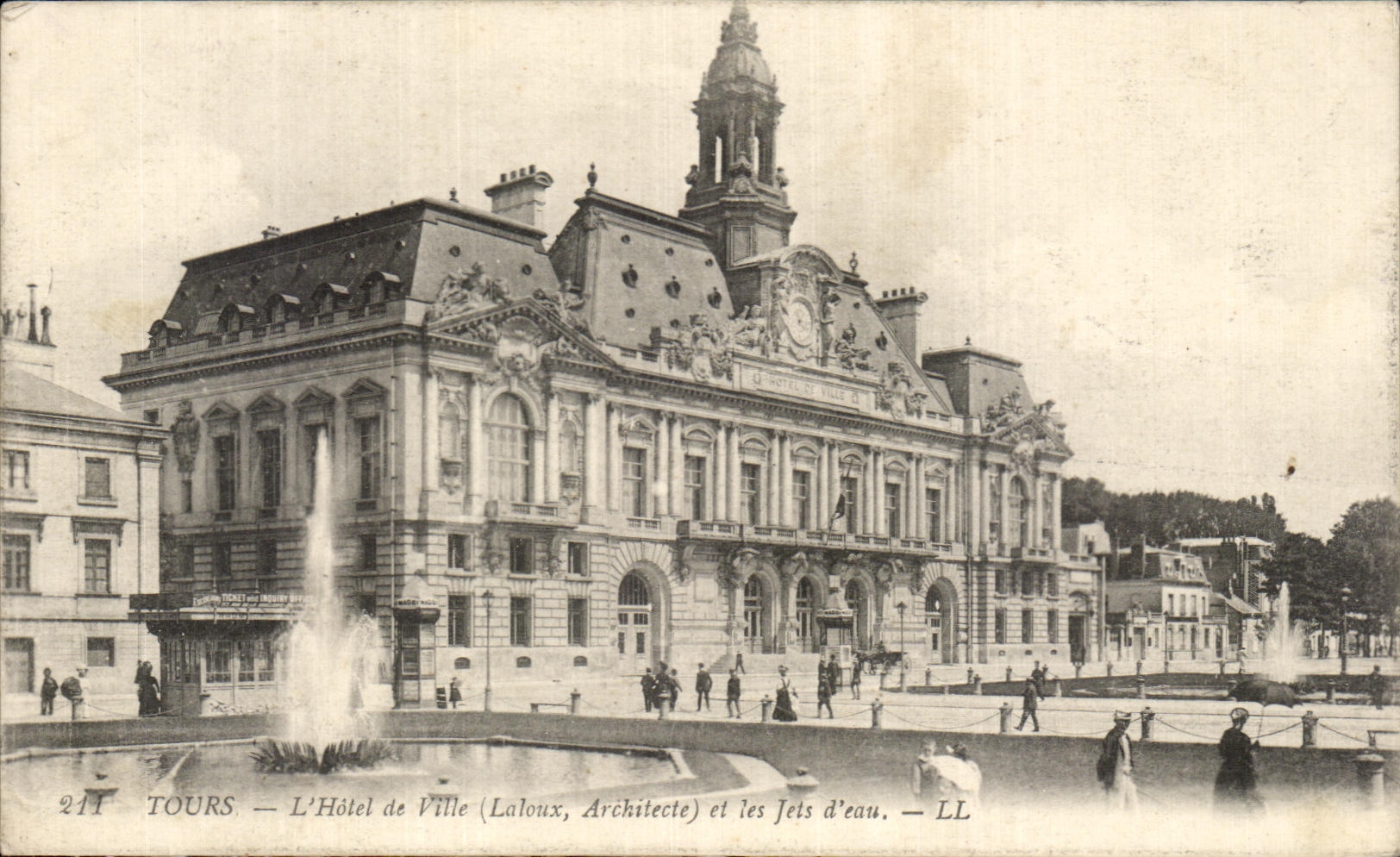CPA Tours L'Hotel de Ville et les Jets d'eau