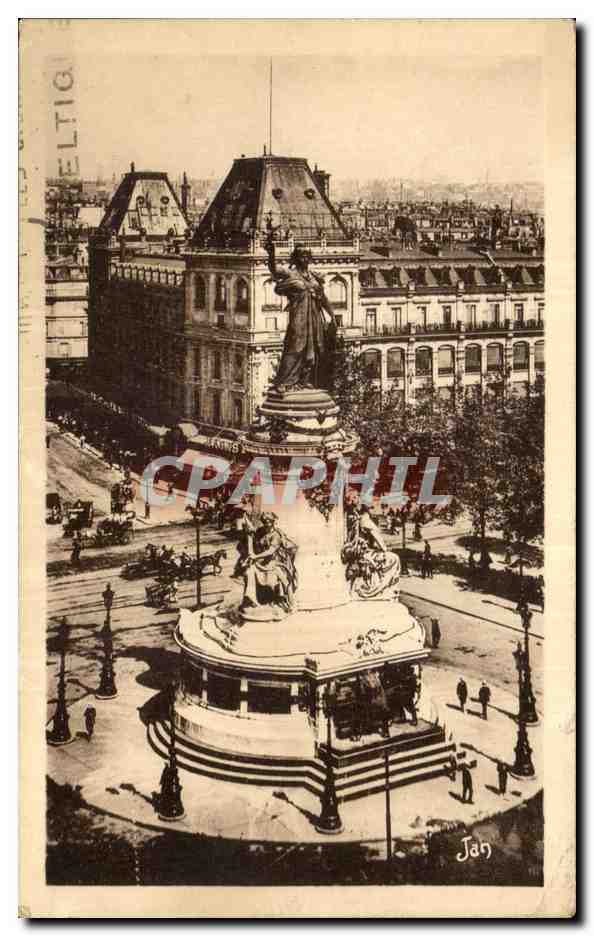 CPA Paris la Statue de la Republique et la Place