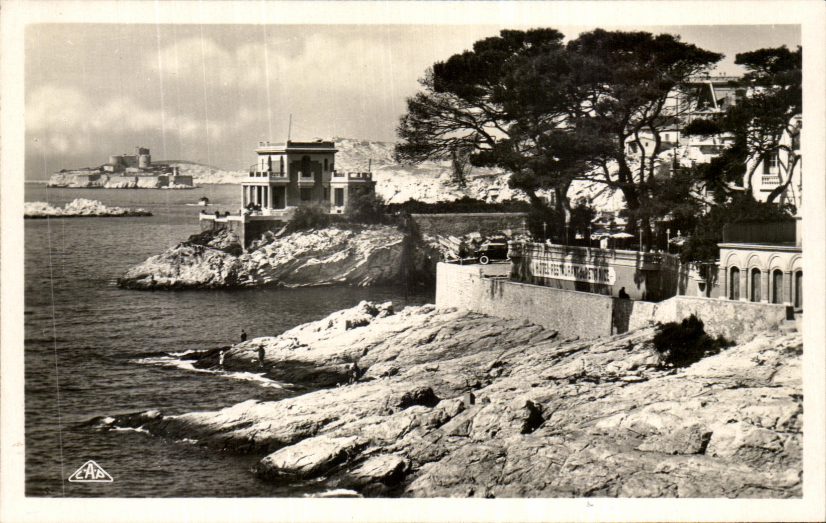 CPA Marseille La Corniche Vue Sur les Iles