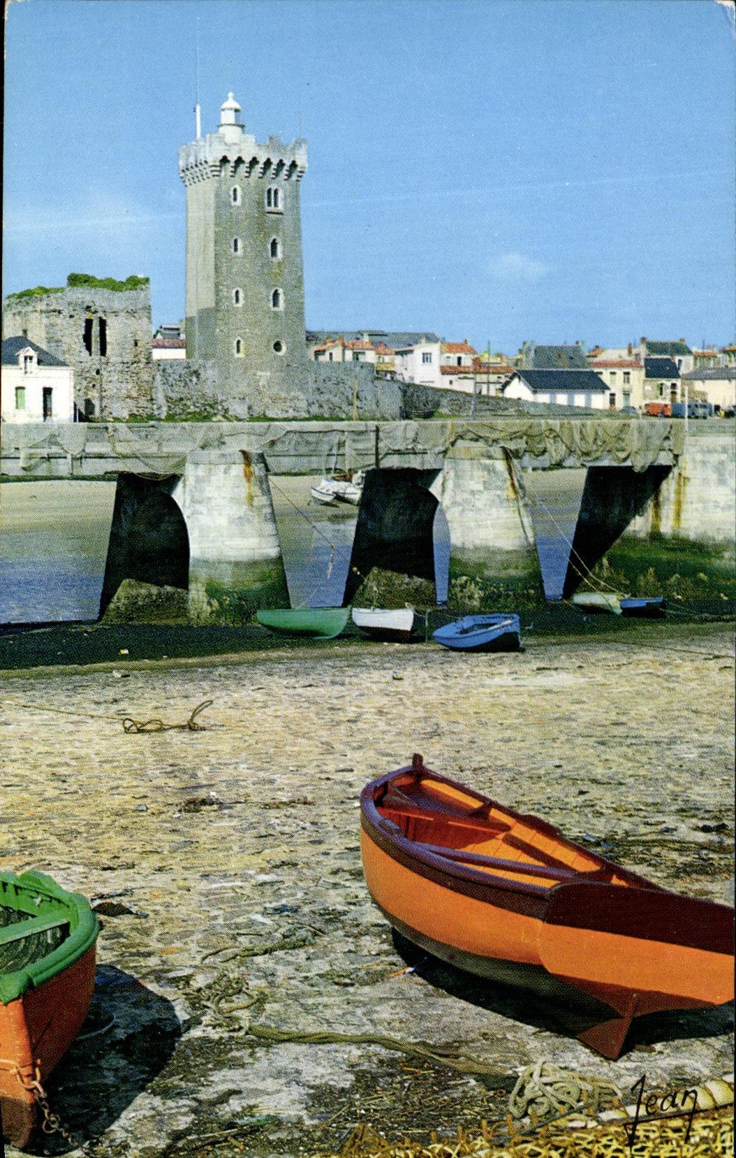 Les Sables-d'Olonne — le port et la tour d'Arundel — Les Éditions Jean