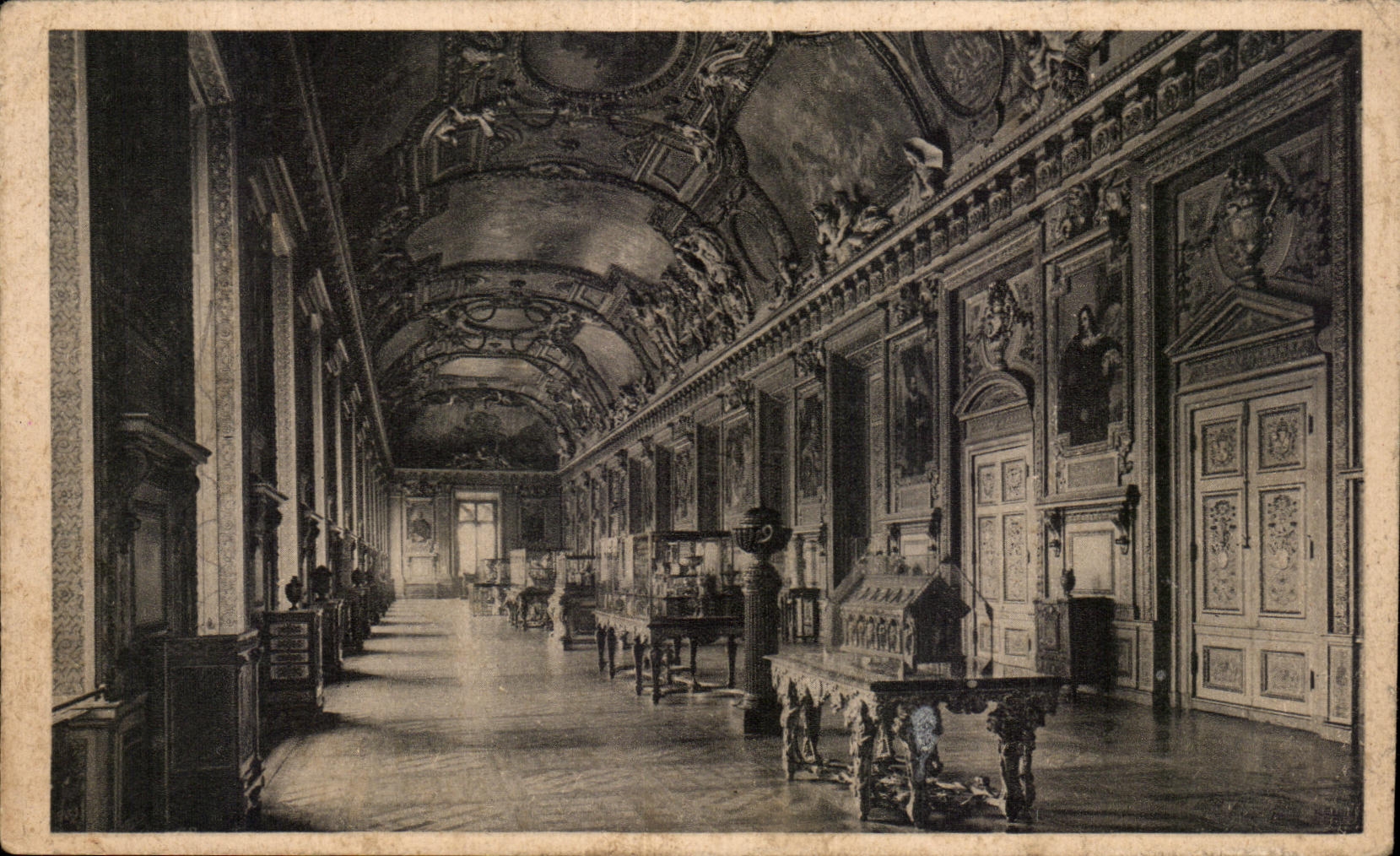 CPA Paris la galerie d 'Apollon Au Palais Du Louvre