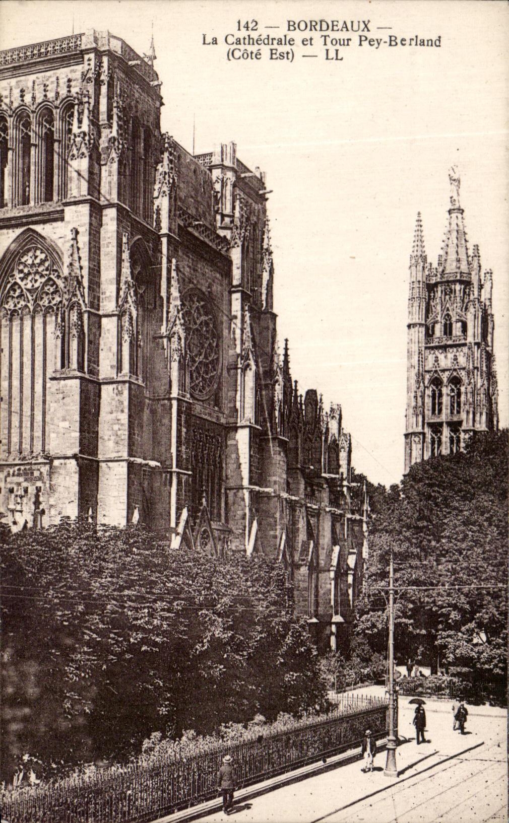 Bordeaux — La Cathédrale et Tour Pey-Berland (Côté Est) — LL