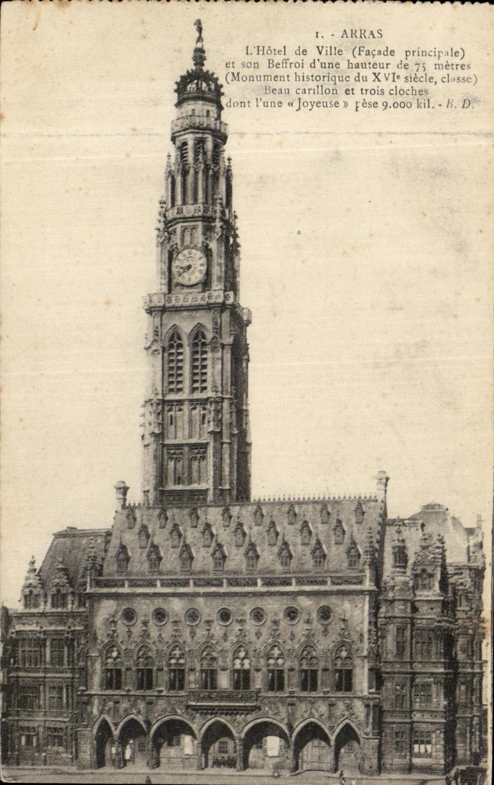CPA Arras L'Hotel de Ville et Son Beffroi d'une hauteur de Monument historique 