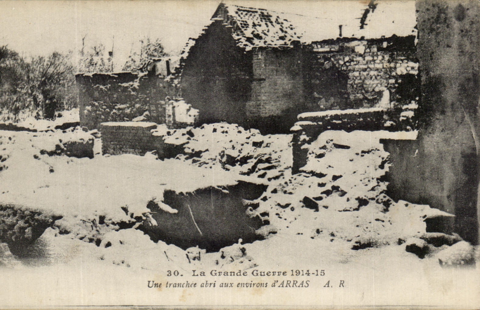 Une tranchée abri aux environs d'ARRAS — La Grande Guerre 1914-15 — A. R. n°30