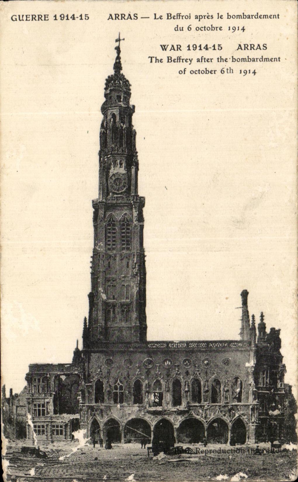 CPA Arras Le Beffroi apres le bombardement Militaria