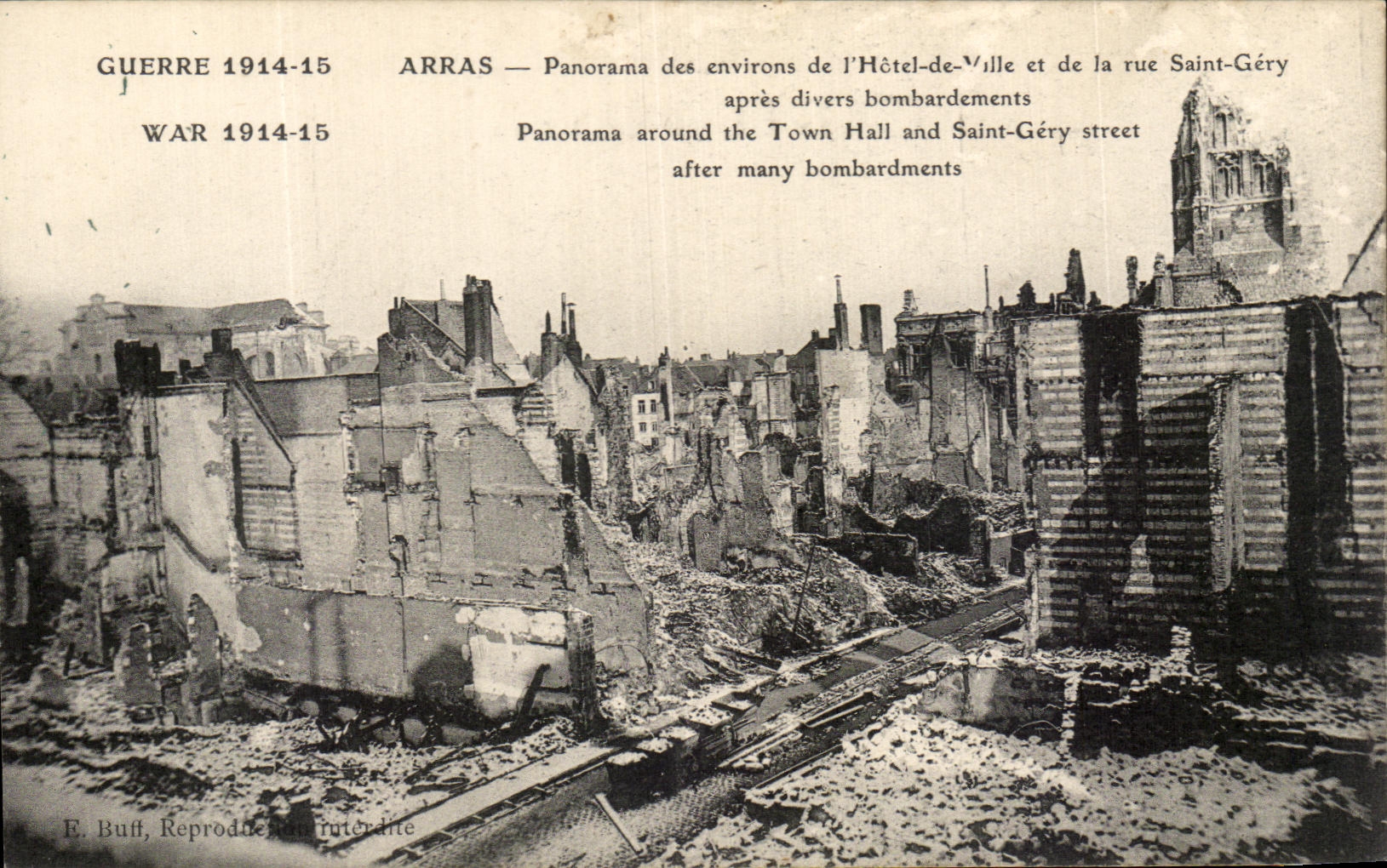 CPA Arras Panorama des Environs de l'Hotel de ville et de rue Saint Claude apres divers bombardements Militaria 