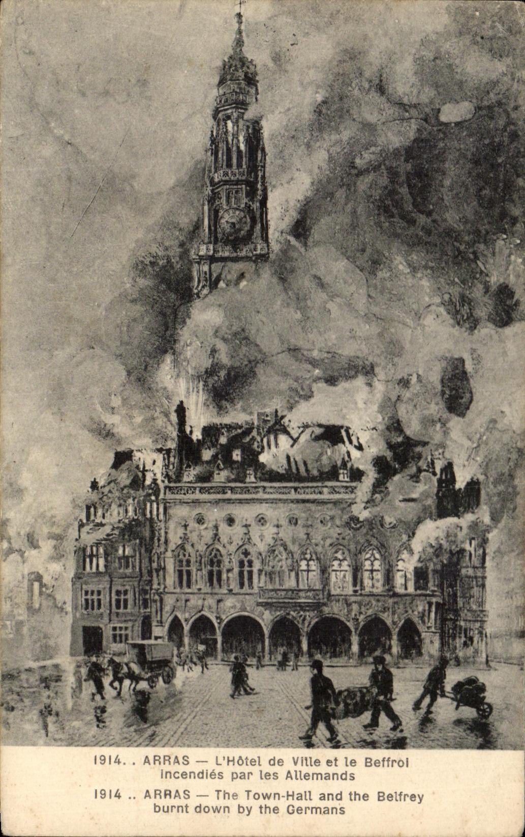 CPA Arras L'Hotel de Ville et le Beffroi Incendies par les Allemands Militaria