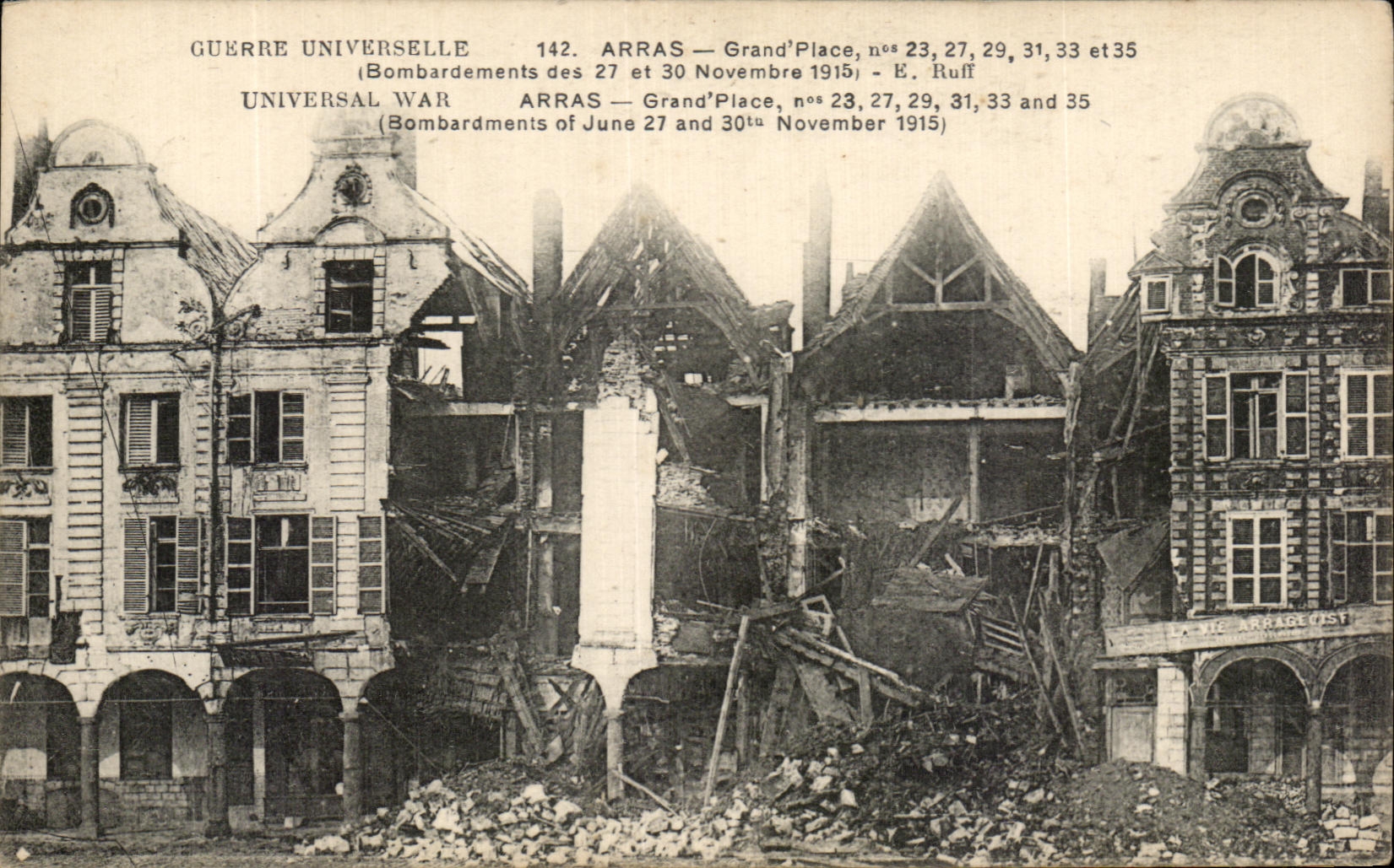 CPA Arras Grand Place Bombardement Militaria