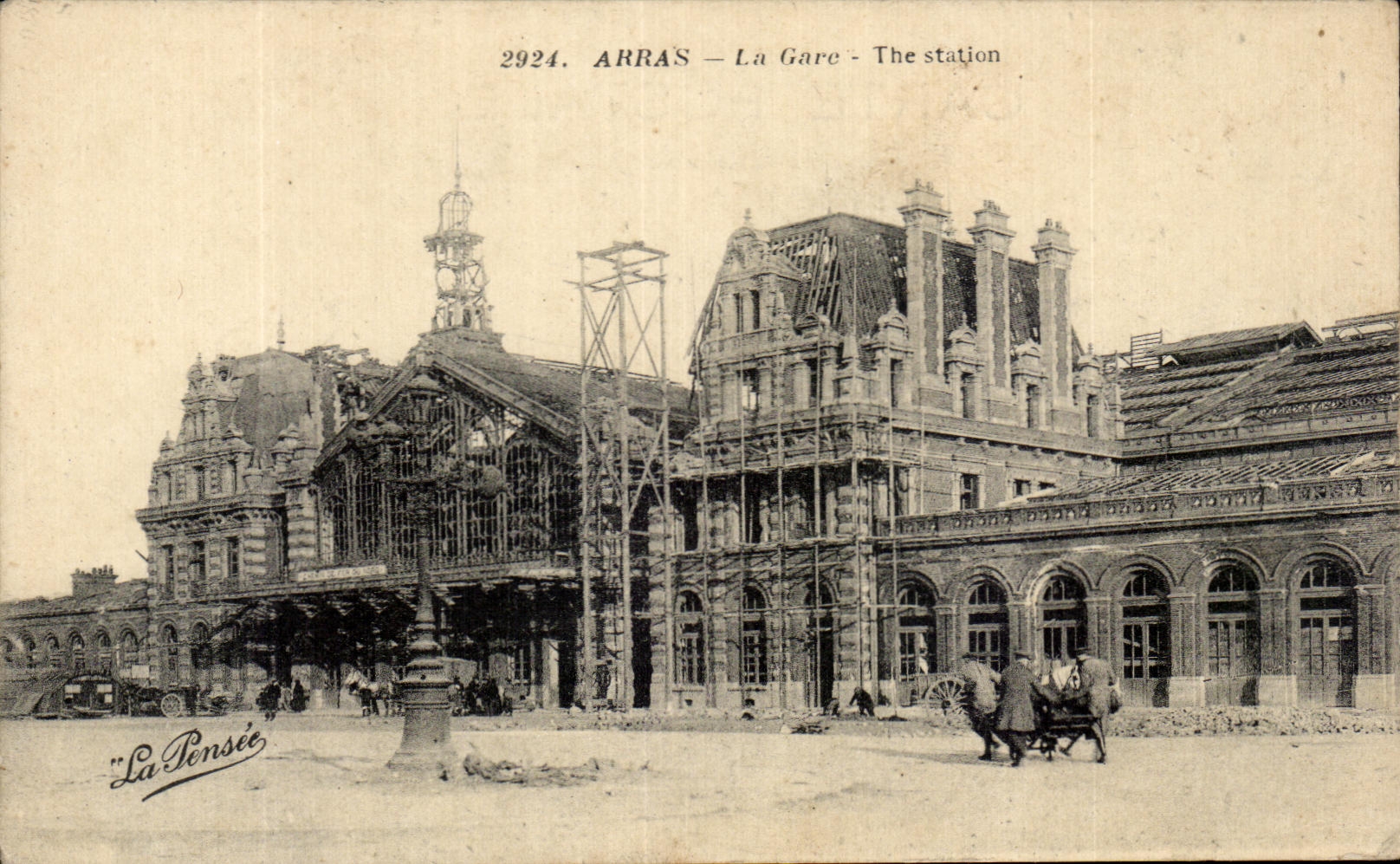 CPA Arras La Gare Militaria