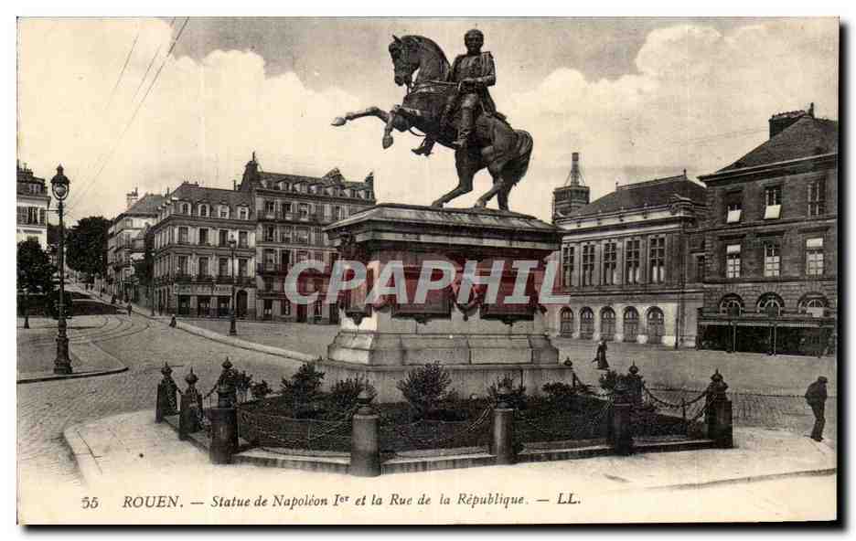 CPA Rouen Statue de Napoleon 1er et la Rue de la Republique