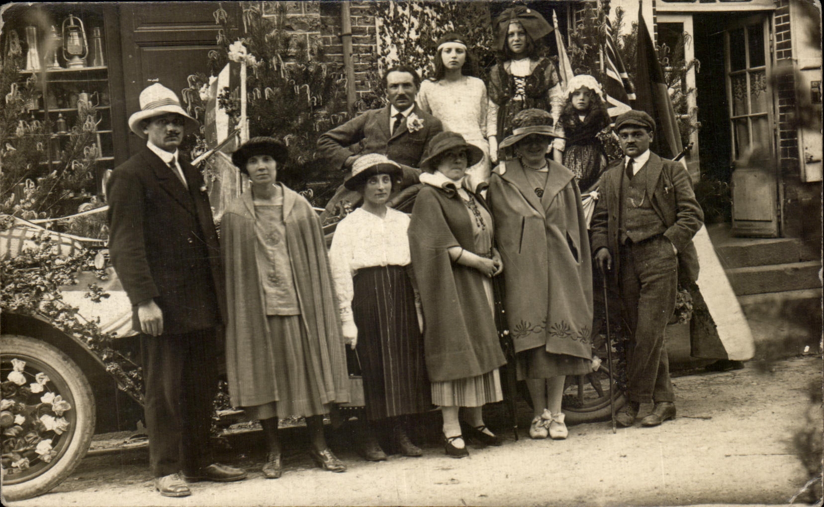 CARTE PHOTO Famille Alsace Automobile 