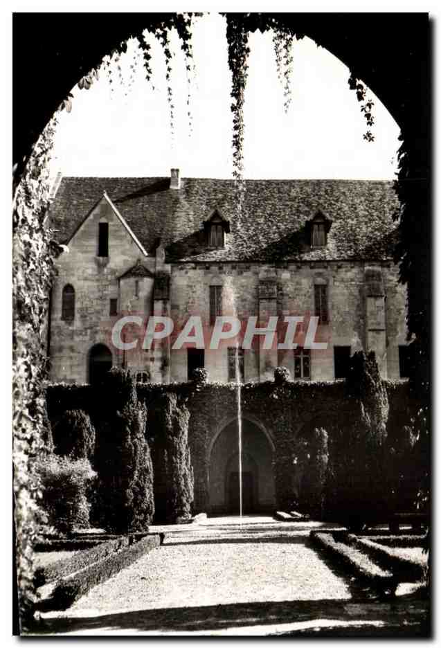 CPA Batiments des Dortoirs Facade sur le Cloitre Abbaye de Royaumont Asnieres sur Oise