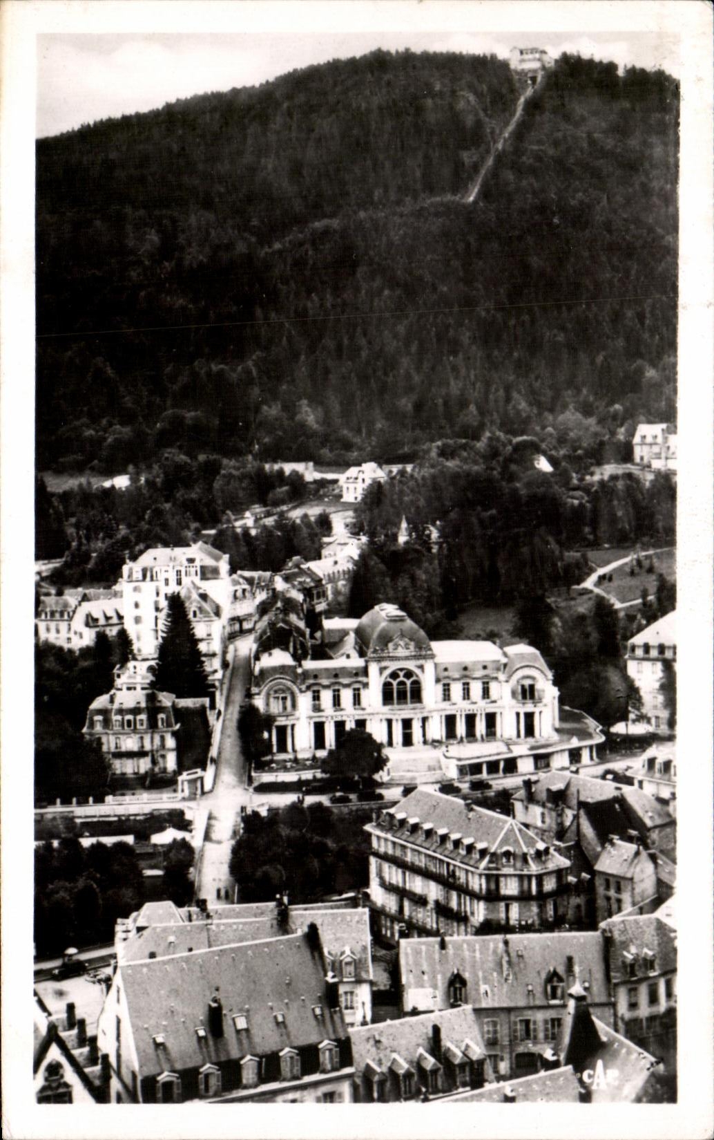 La Bourboule — Vue sur le Casino et le Plateau de Charlannes — REAL-PHOTO C.A.P. (50)