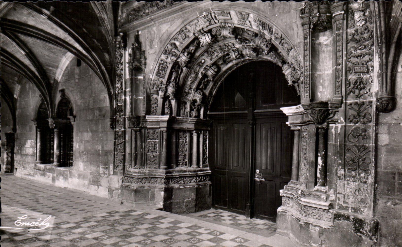Fontevraud - La Porte de la Salle capitulaire — M. Chrétien & Fils - Angers