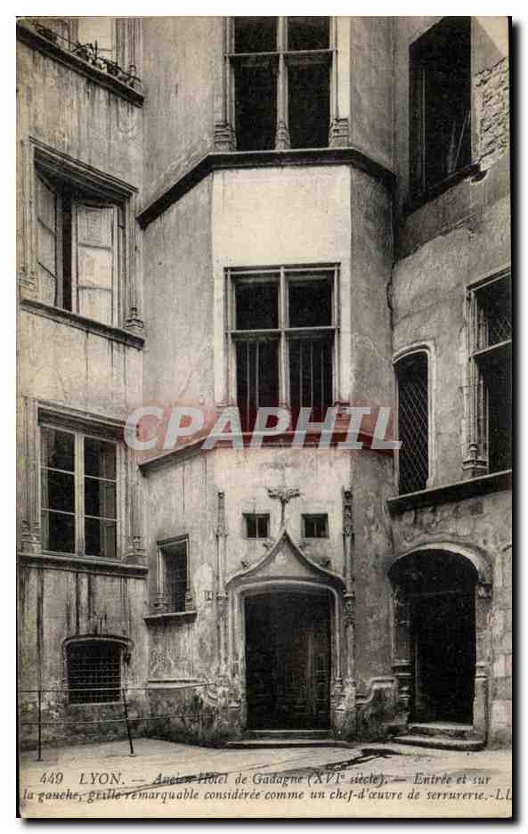 Lyon — Ancien Hôtel de Gadagne (XVIe siècle) — Entrée et sur la gauche, grille remarquable considérée comme un chef-d'œuvre de serrurerie — L.L.