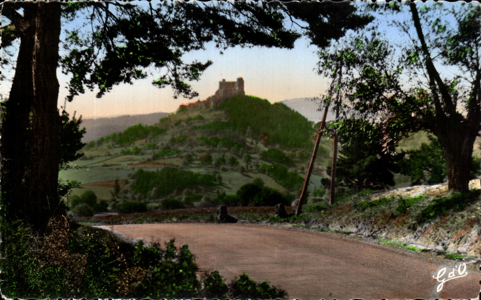Château de Murol — vu de la route de Saint-Nectaire — éditeur Gd'O