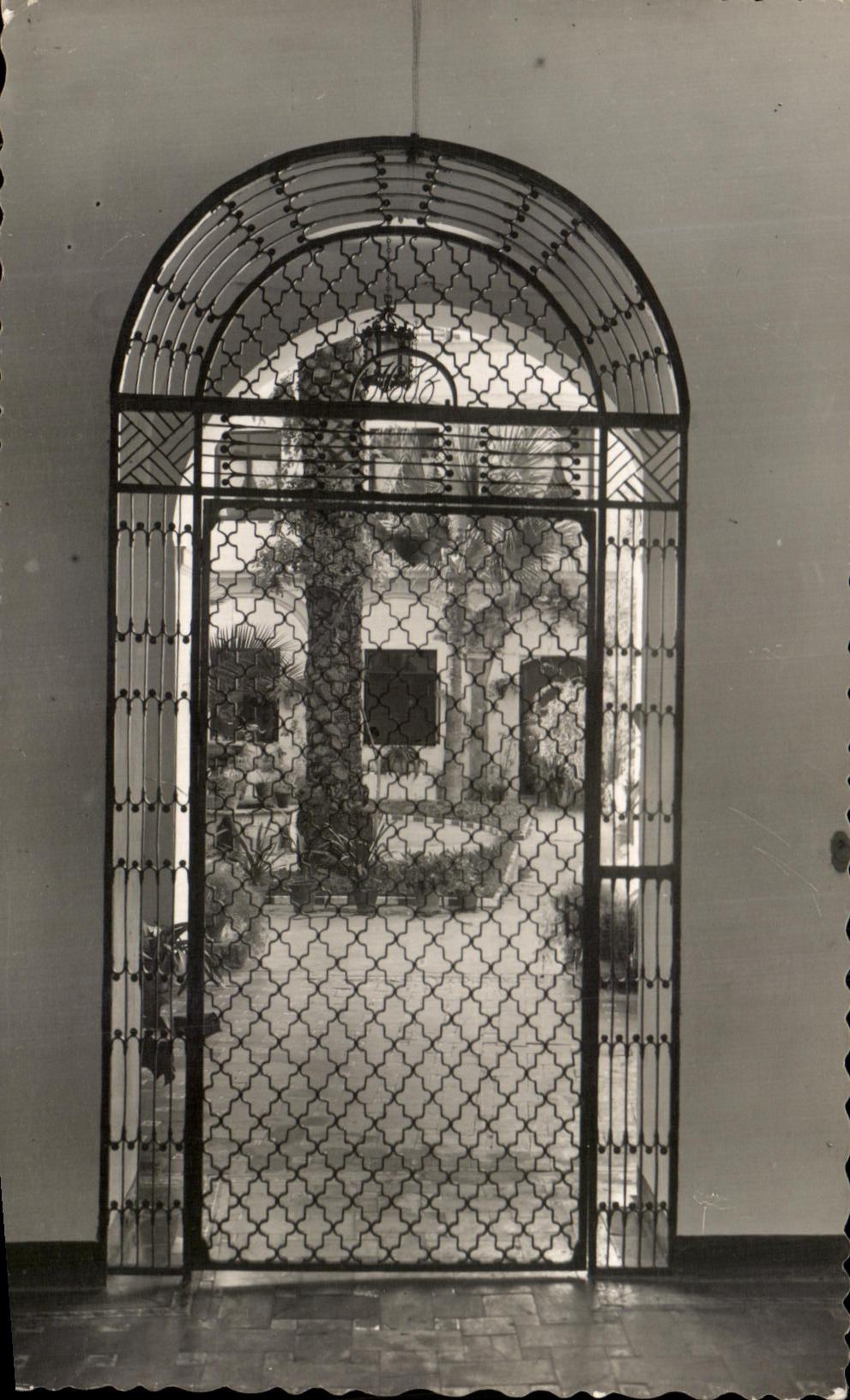 Cordoba: Porte à claire-voie d'une cour typique — Editeur: García, Cordoba